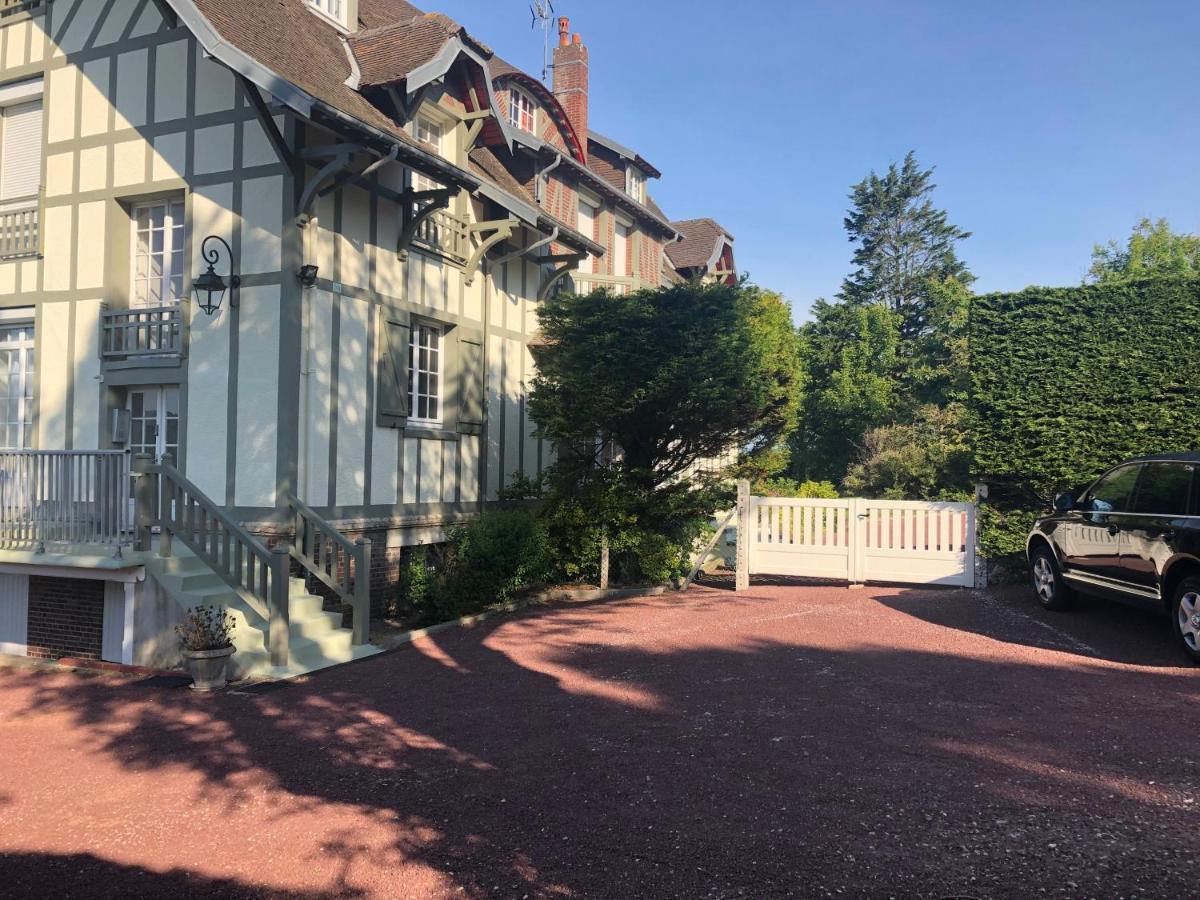 The Old Fenwick House *